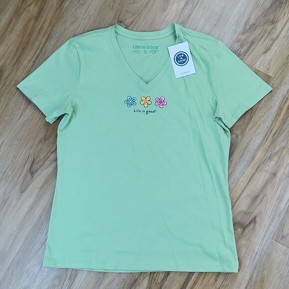 🔹️🔺️NWT Life is Good Green Classic Three Daisies Short Sleeve Top Small - Picture 5 of 11